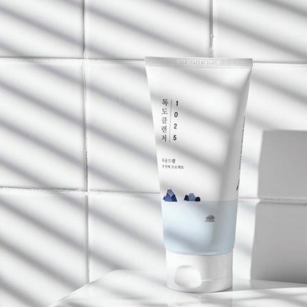 ROUND LAB 1025 Dokdo Cleanser – Gentle Low-pH Foaming Face Wash with Deep Sea Water & Hyaluronic Acid (150ml / 5.07 fl oz) - Made in Korea